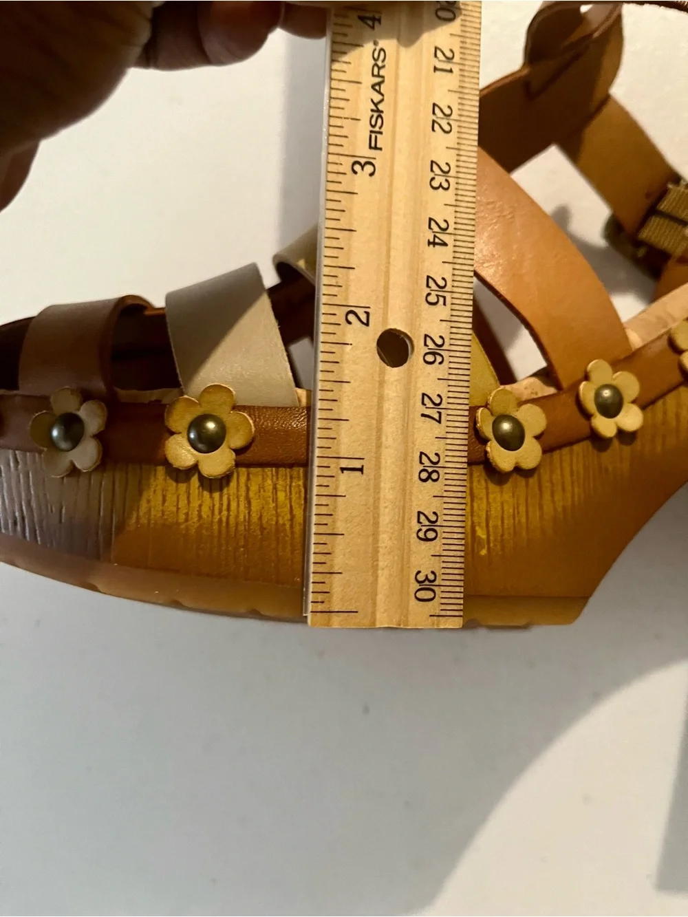 Korks NWOT Brown Multi-Strip Platform Sandals with Floral Studs